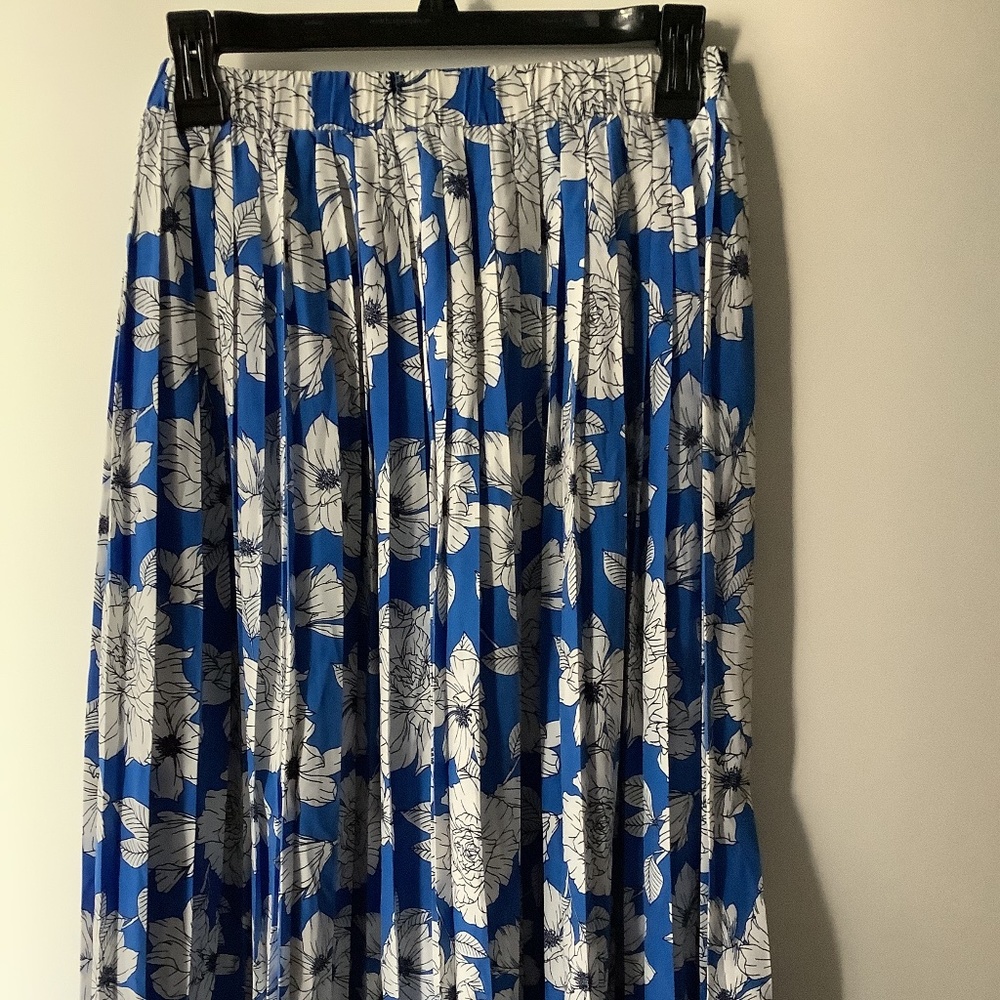 Banana Republic Pleated skirt. Size S